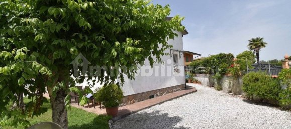 2 bedrooms Villa in Forte dei Marmi, Italy No. 188634 12