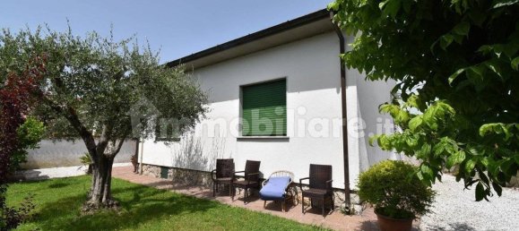 2 bedrooms Villa in Forte dei Marmi, Italy No. 188634 3