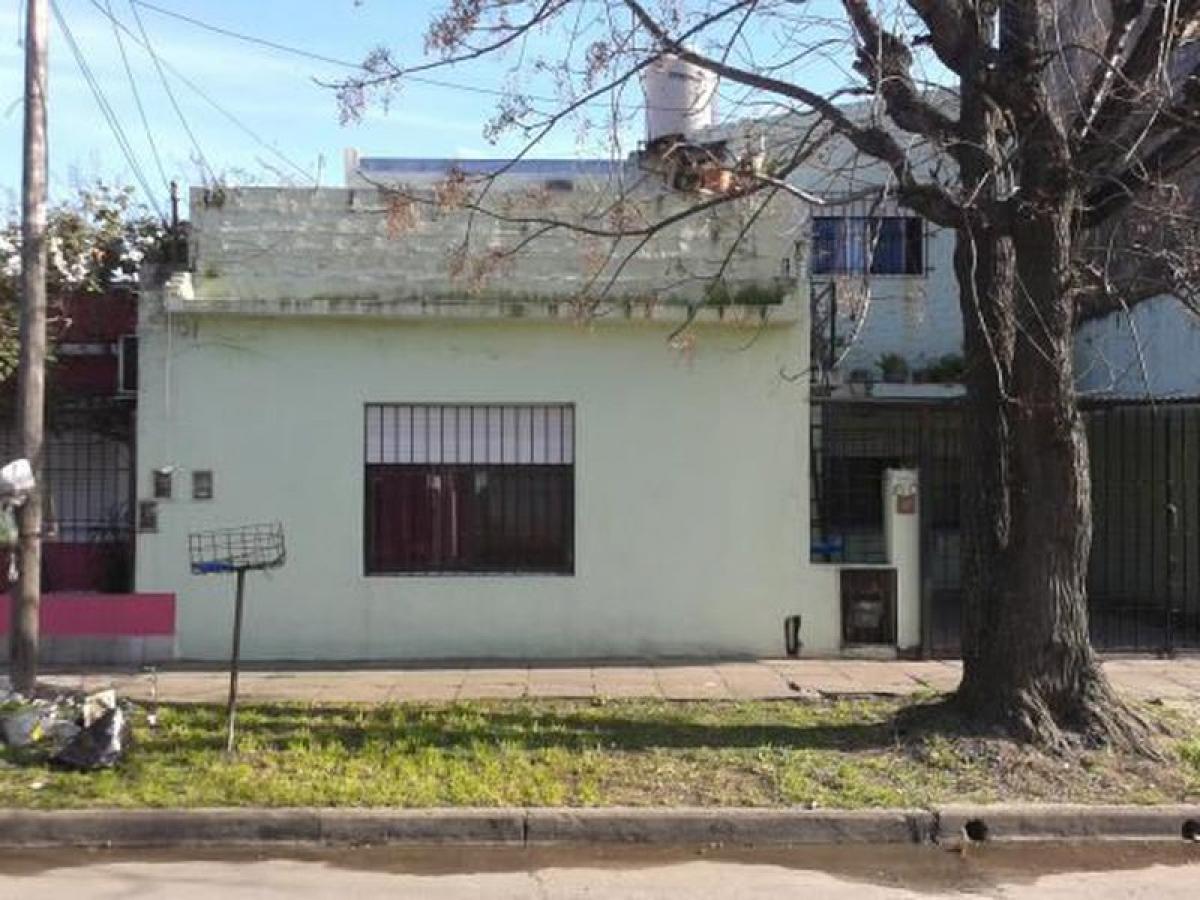 3 bedrooms House in Tres de Febrero, Argentina No. 63822