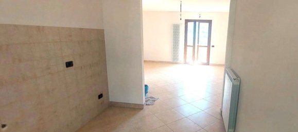 4 Schlafzimmer Wohnung in Vernio, Italy, Nr. 352598 8