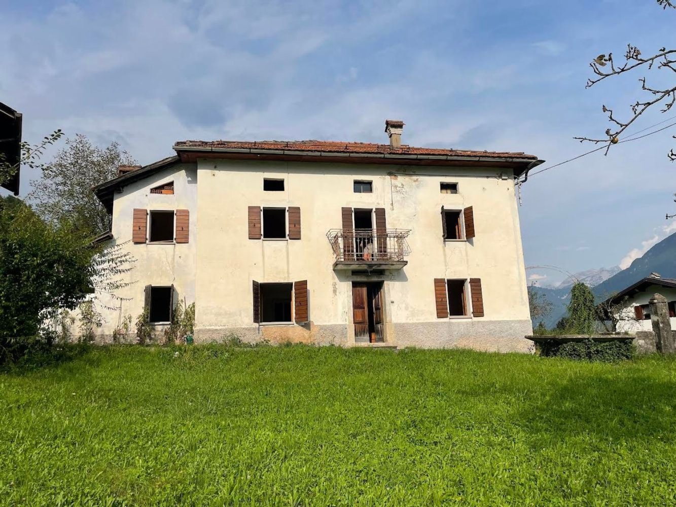 6 rooms House in Voltago Agordino, Italy No. 255431
