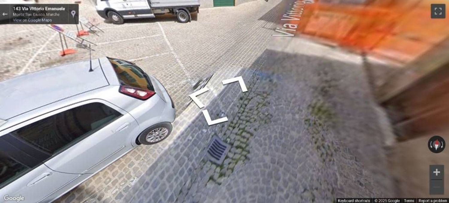 3 rooms Apartment in Monte San Giusto, Italy No. 11325