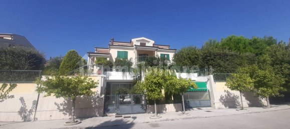 5 غرف نوم فيلا في Recanati, Italy رقم 127225 2