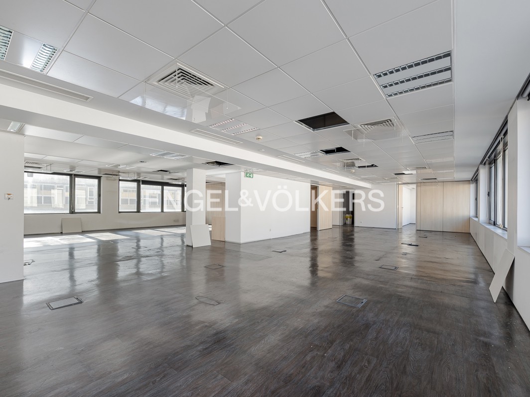 60 bedrooms Hotel in Lisbon, Portugal No. 106075