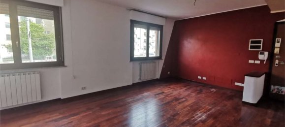 4 rooms Apartment in Arezzo, Italy No. 222918 2