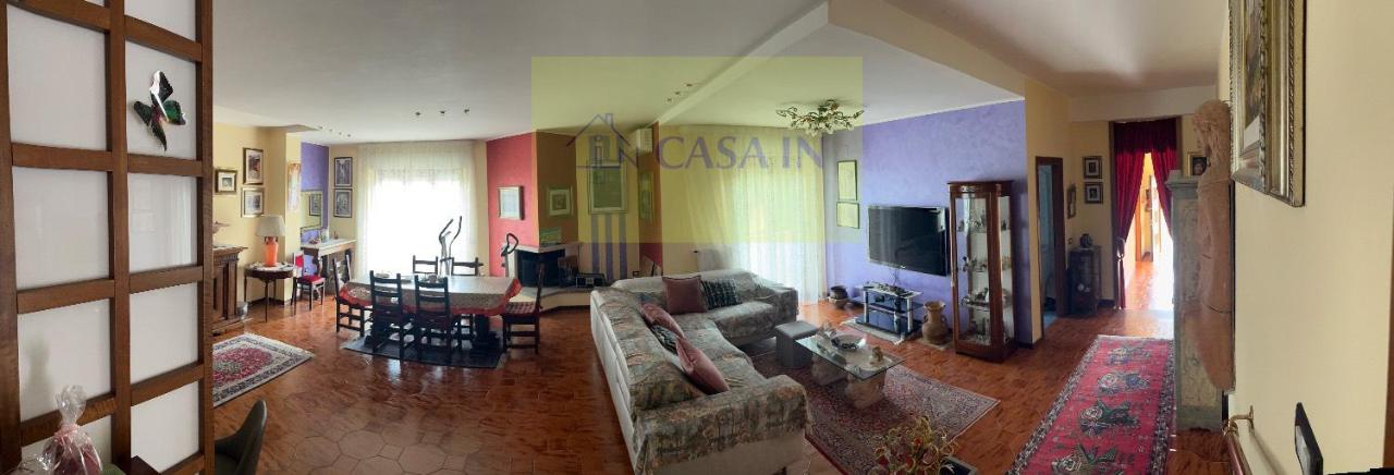10 rooms Apartment in Silvi, Italy No. 24147