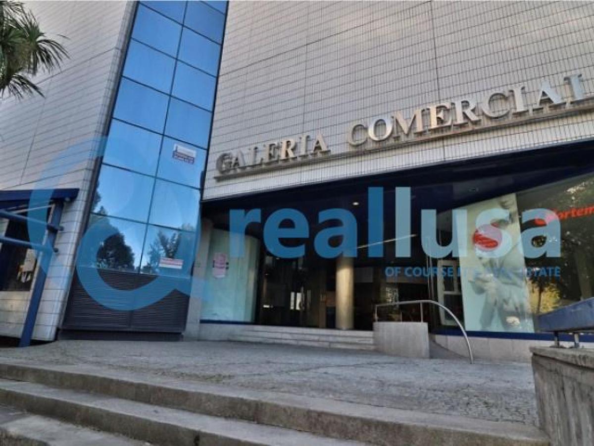 Tienda en Porto, Portugal 71 m² No. 8180