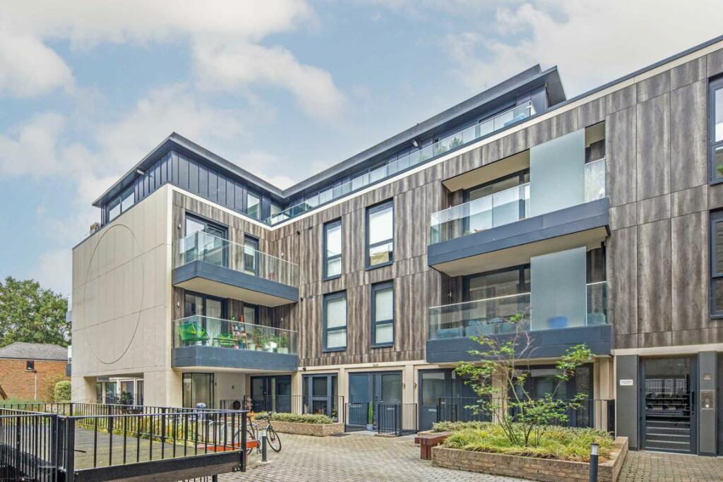 1 bedroom Apartment in Surbiton, United Kingdom No. 10284