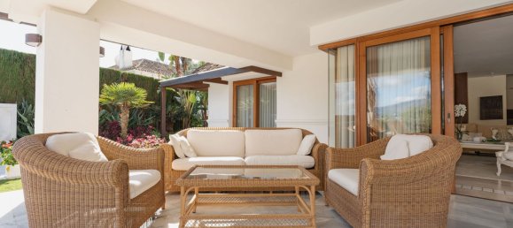 3 bedrooms Villa in Marbella, Spain No. 141238 7