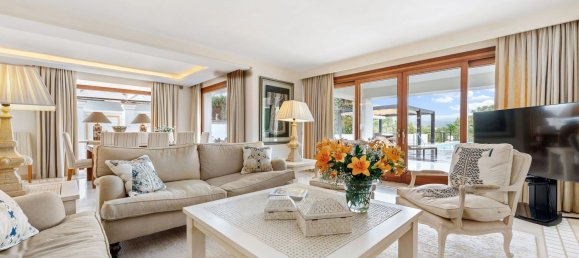 3 bedrooms Villa in Marbella, Spain No. 141238 9