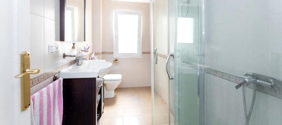 4 bedrooms Apartment in Granada, Spain No. 104734 20