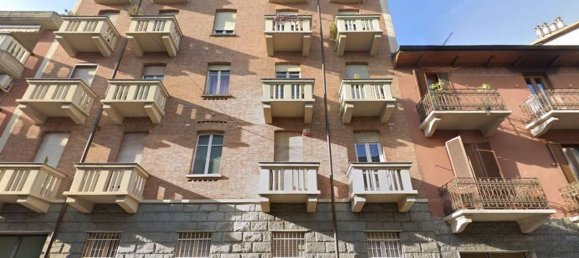 3 rooms Apartment in Turin, Italy No. 10153 2