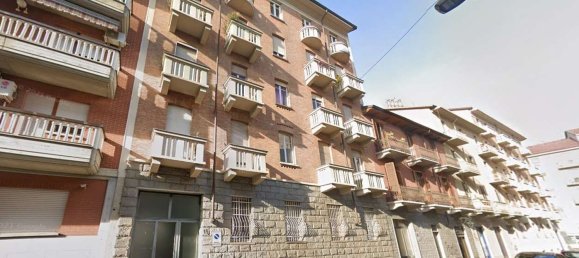 3 rooms Apartment in Turin, Italy No. 10153 3