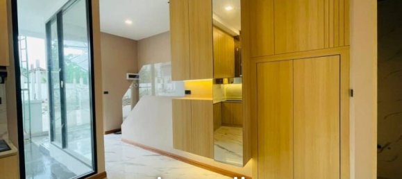 8 bedrooms Villa in Pattaya, Thailand No. 17184 10