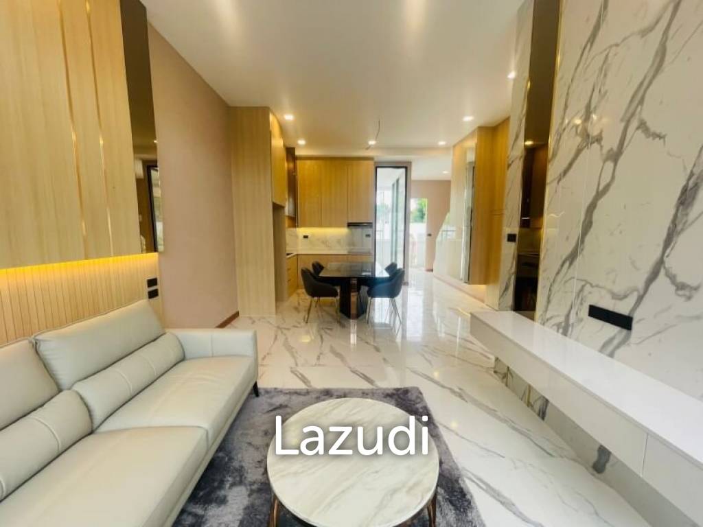 8 bedrooms Villa in Pattaya, Thailand No. 17184