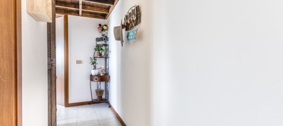 3-salle Appartement à Latina, Italy No. 295434 8