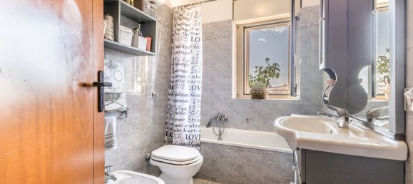 3-salle Appartement à Latina, Italy No. 295434 18