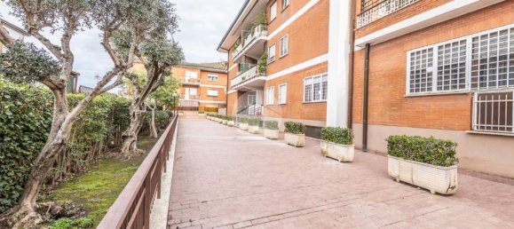 2 bedrooms Apartment in Rome, Italy No. 44877 3