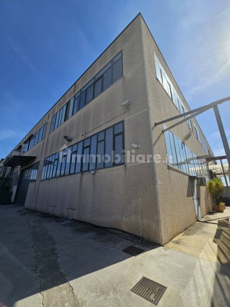 Lagerhaus in Orta di Atella, Italy 2300m², Nr. 156902