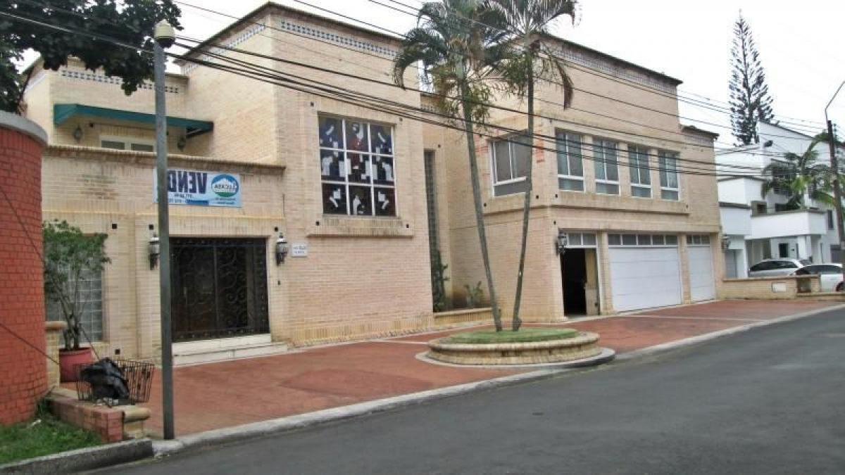 8 bedrooms House in Valle del Cauca, Colombia No. 7213