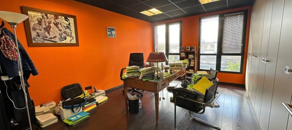 240m² Commercial property in Nord, France No. 72713 3