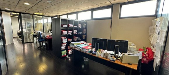 240m² Commercial property in Nord, France No. 72713 4