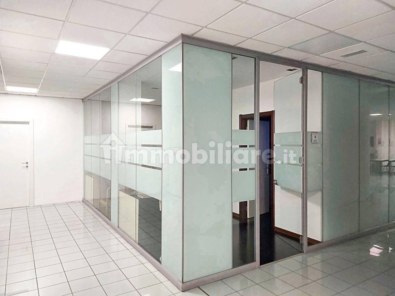 Büro in Reggio Emilia, Italy 528m², Nr. 317076