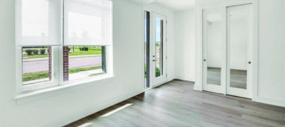 3 bedrooms House in Grimsby, Canada No. 740 4