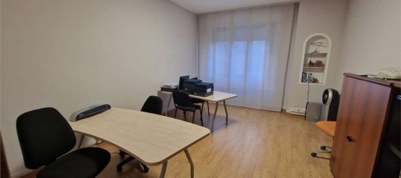 Büro in Busto Arsizio, Italy 160m², Nr. 20947 7