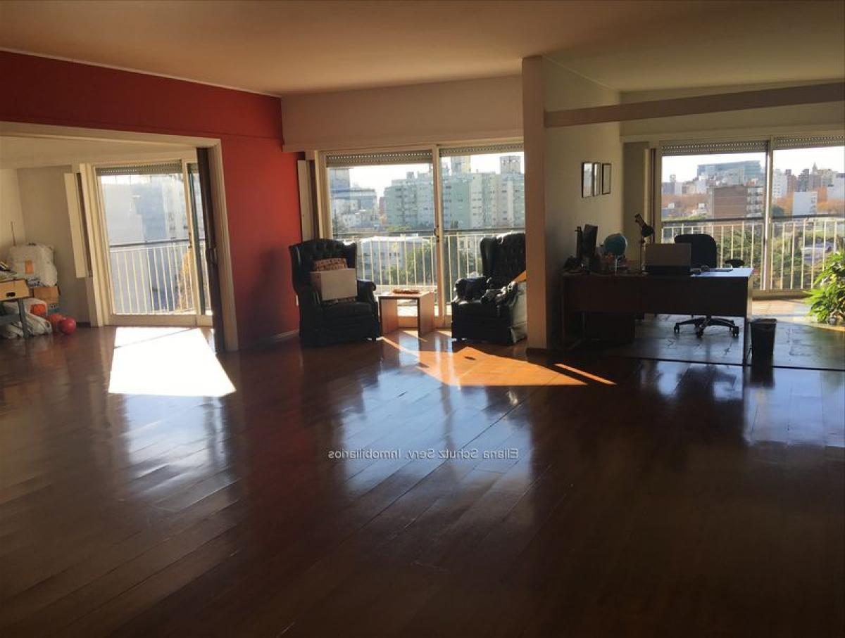 3 bedrooms Apartment in Montevideo, Uruguay No. 9355