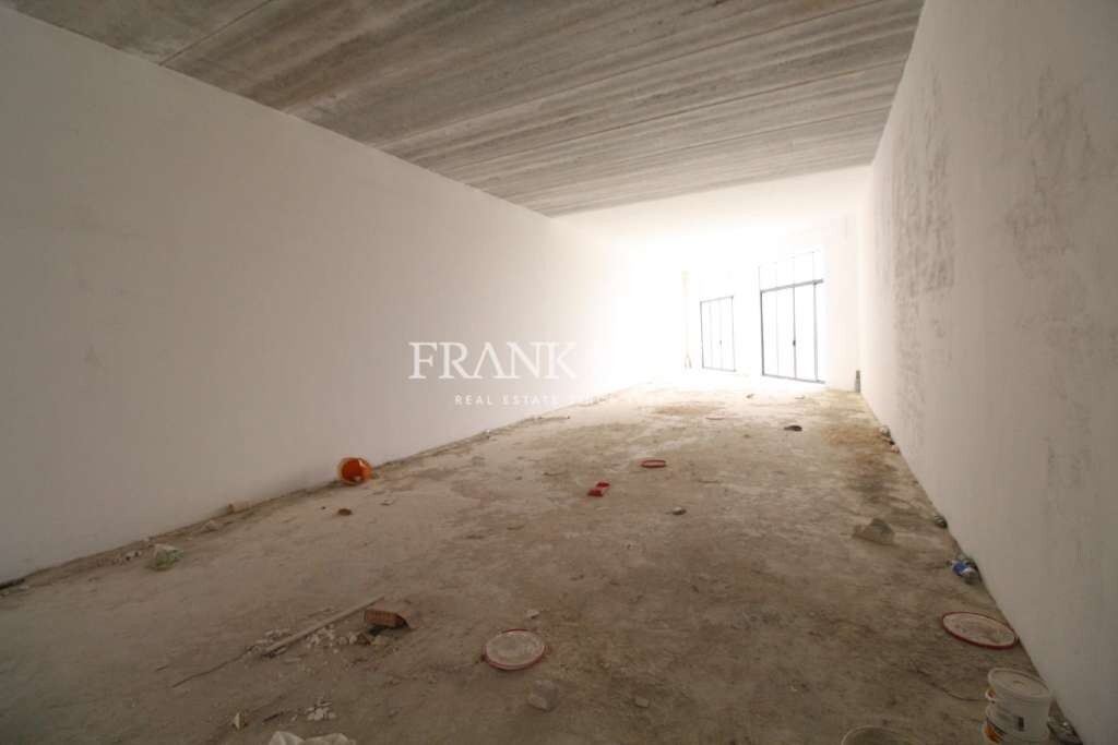 850m² Warehouse in Qormi, Malta No. 12719