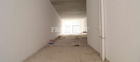 850m² Warehouse in Qormi, Malta No. 12719 4