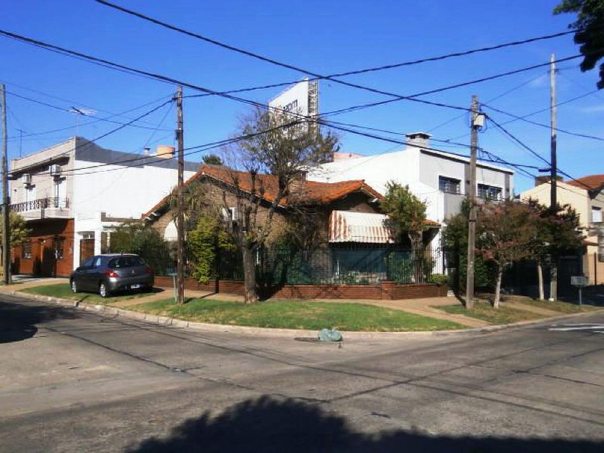 2 bedrooms House in Vicente Lopez, Argentina No. 16561