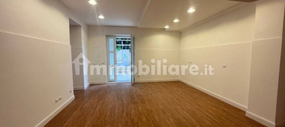 3 rooms Apartment in Rome, Italy No. 375471 3
