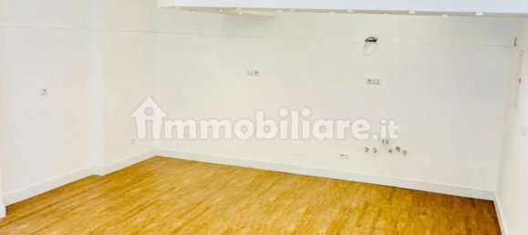 3 rooms Apartment in Rome, Italy No. 375471 2