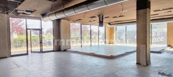 529m² Commercial property in Verano Brianza, Italy No. 311157 4