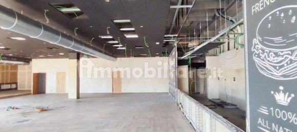 529m² Commercial property in Verano Brianza, Italy No. 311157 10