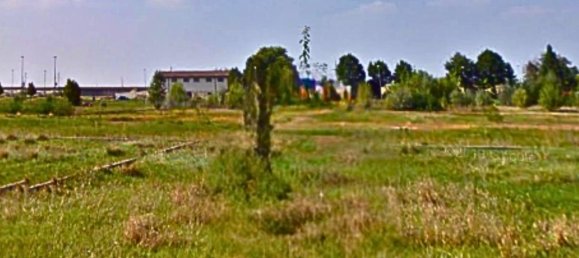 3500m² Land in Cento, Italy No. 185928 3
