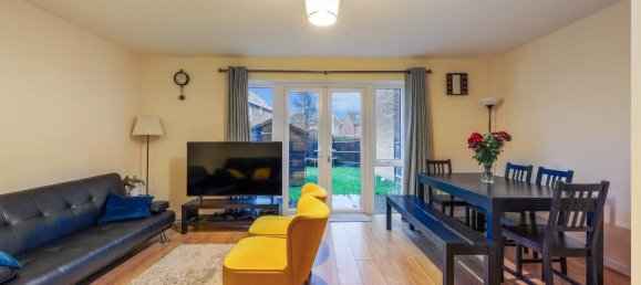 3 bedrooms Commercial property in Epsom, United Kingdom No. 9682 4