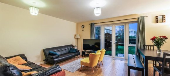 3 bedrooms Commercial property in Epsom, United Kingdom No. 9682 3