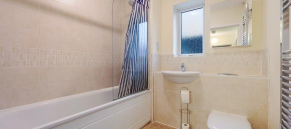 3 bedrooms Commercial property in Epsom, United Kingdom No. 9682 11