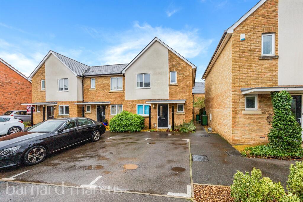 3 bedrooms Commercial property in Epsom, United Kingdom No. 9682