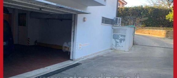 5 bedrooms Apartment in Rome, Italy No. 330808 8