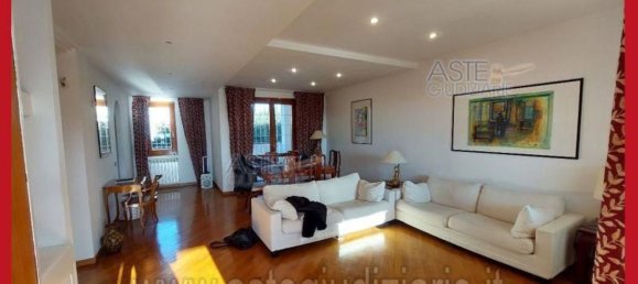 5 bedrooms Apartment in Rome, Italy No. 330808 2