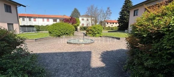 3 rooms Apartment in Parabiago, Italy No. 16581 19