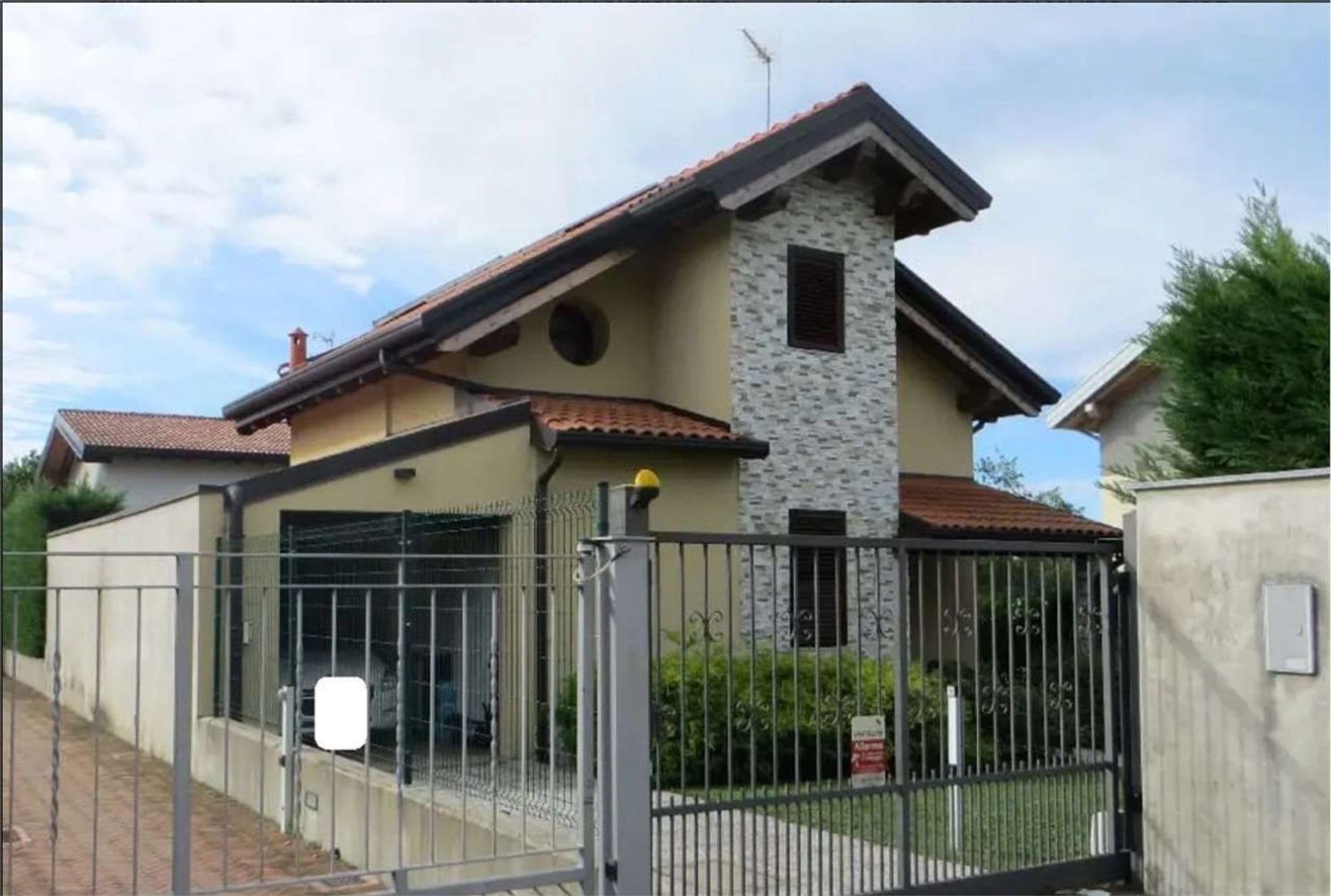 Casa de 4 divisões em Cogliate, Italy N.º 5338