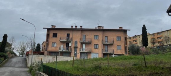 3 rooms Apartment in Montalcino, Italy No. 201010 2