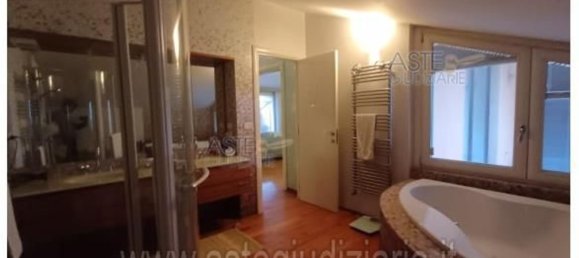 5 rooms Apartment in Pescara, Italy No. 41801 2