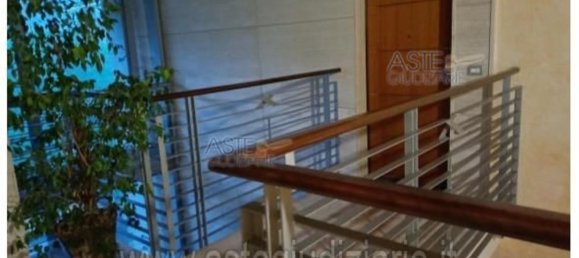 5 rooms Apartment in Pescara, Italy No. 41801 10