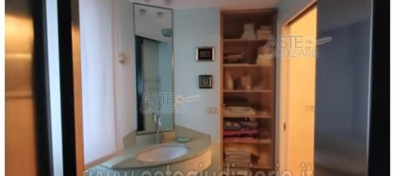 5 rooms Apartment in Pescara, Italy No. 41801 13